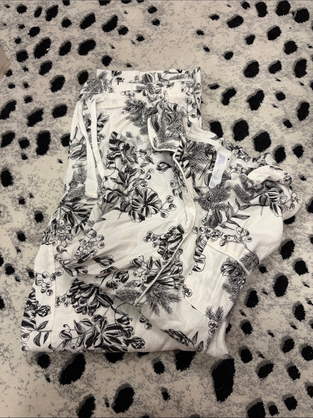 Women’s White Floral Pajama Set